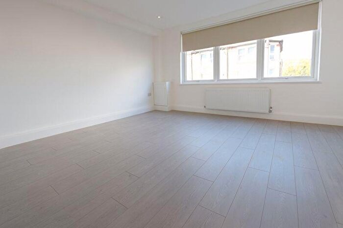 2 Bedroom Flat To Rent In Double Bedroom Flat In Walthamstow, E17