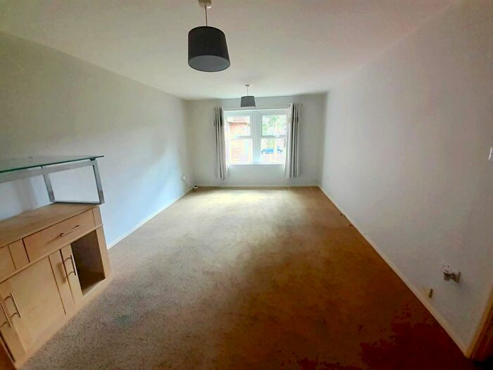 1 Bedroom Flat To Rent In Windsor Close, Hertfordshire, HP3