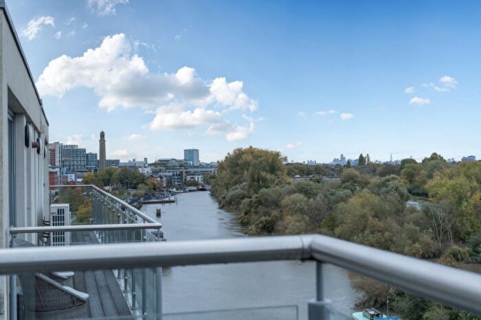 4 Bedroom Flat For Sale In Lighterage Court, High Street, TW8