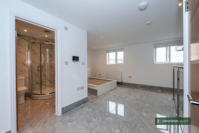 Studio To Rent In Kilburn High Road, London, NW6