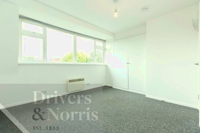 3 Bedroom Apartment To Rent In Prince Of Wales Road, Kentish Town, London, NW5