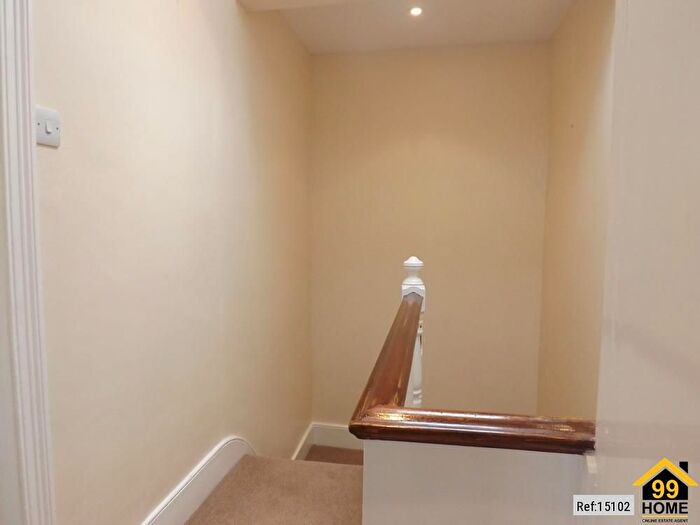 1 Bedroom Flat To Rent In Wellington Road, Hampton Hil, Middlesex, TW12