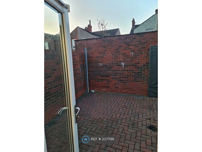 2 Bedroom Flat To Rent In Bark Street, Cleethorpes, DN35