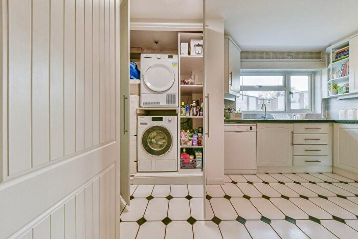 3 Bedroom Terraced House For Sale In Medalls Path, Stevenage, Hertfordshire, SG2