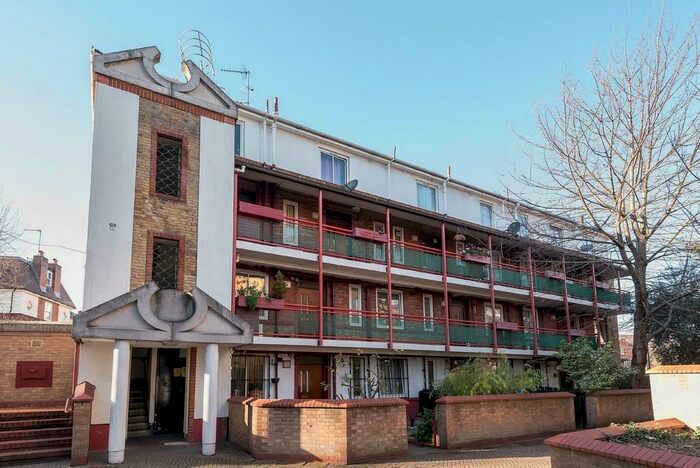 4 Bedroom Flat To Rent In Millpond Estate, West Lane, Canada Water, Rotherhithe, London, SE16