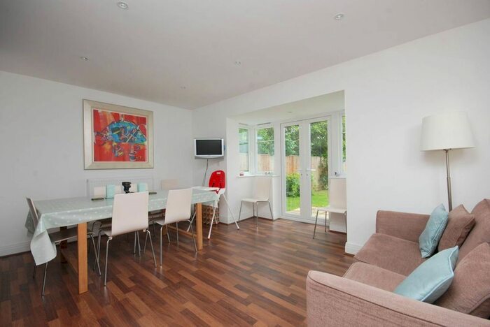 2 Bedroom Flat To Rent In Kingfield Road, Old Woking, Woking GU22