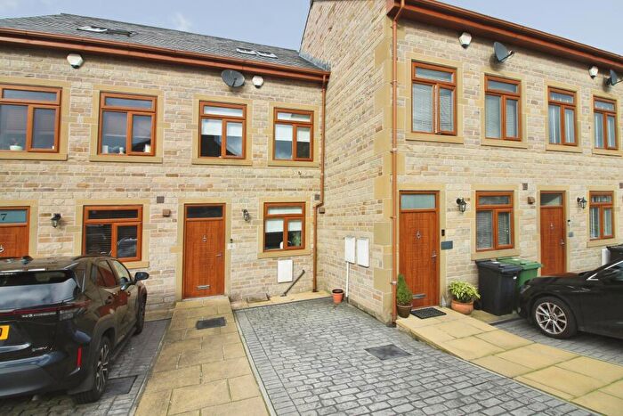 3 Bedroom Terraced House For Sale In Barraclough Yard, Leeds, LS26