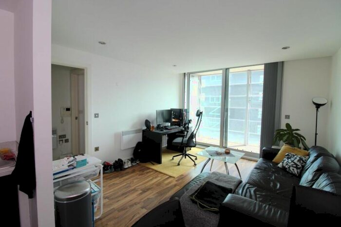 1 Bedroom Flat To Rent In - City Centre Flat - Solly Street, S1