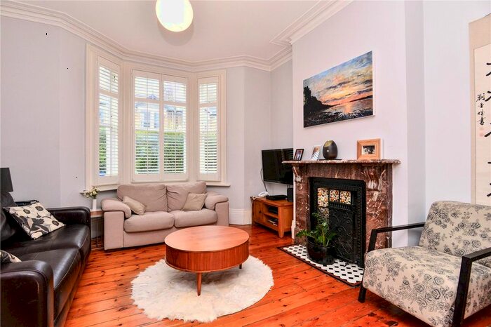 3 Bedroom Detached House To Rent In Ivydale Road, Nunhead, London, SE15