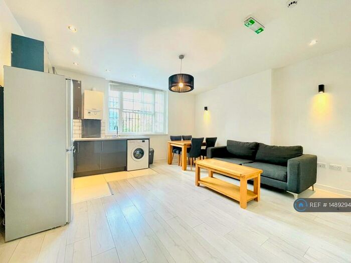 1 Bedroom Flat To Rent In Kennington Road, London, SE11