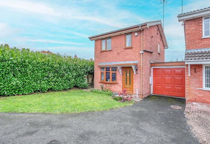 2 Bedroom Detached House For Sale In Packwood Close, Redditch, B97