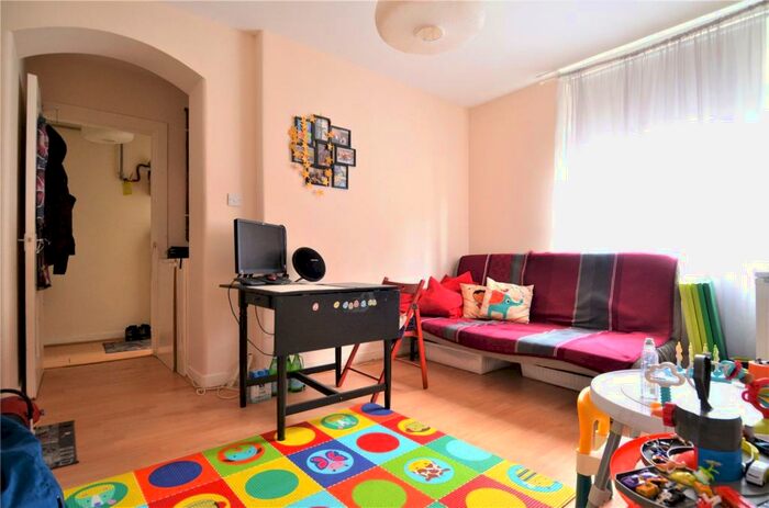 1 Bedroom Apartment To Rent In Peabody Estate, Rosendale Road, London, SE24
