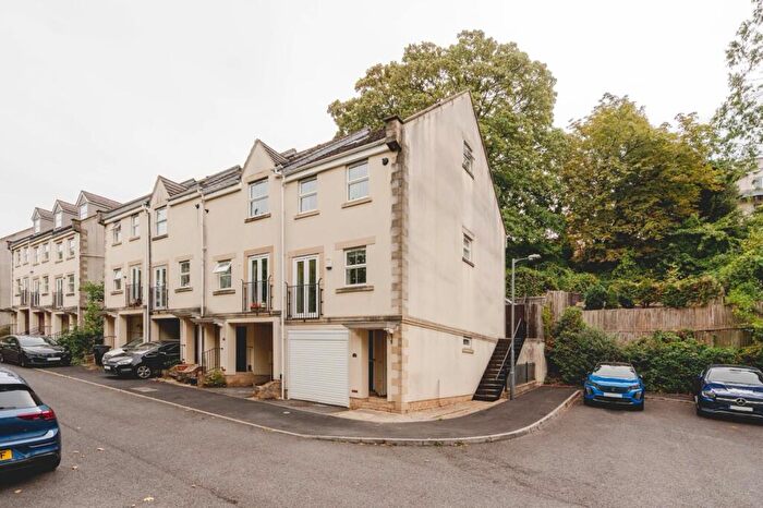 4 Bedroom End Of Terrace House For Sale In Blaisedell View, Bristol, BS10