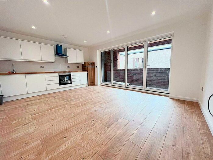 1 Bedroom Flat To Rent In Aveley Road, Romford, RM1