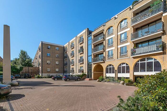 2 Bedroom Apartment To Rent In Milner Square, Waterloo Gardens Milner Square, N1