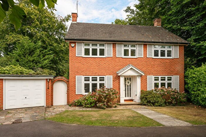 3 Bedroom Detached House For Sale In The Ridings, Cobham, KT11