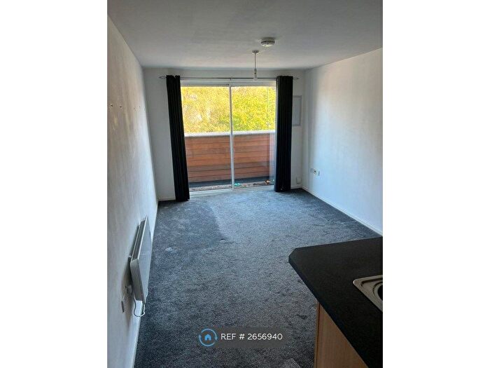 2 Bedroom Flat To Rent In Teesdale Court, Nottingham, NG5