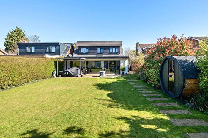 4 Bedroom Bungalow For Sale In Northview Road, Houghton Regis, Dunstable, LU5