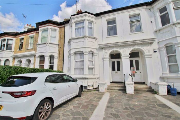 2 Bedroom Flat To Rent In Park Road, Westcliff On Sea, Essex, SS0