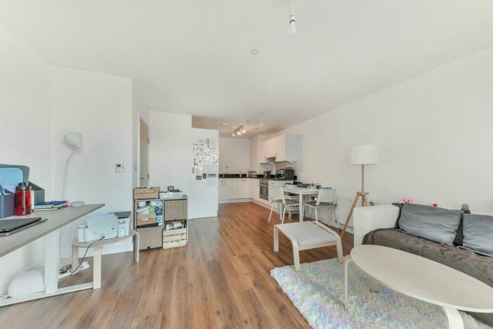 1 Bedroom Apartment To Rent In Aquarelle House, City Road, EC1V
