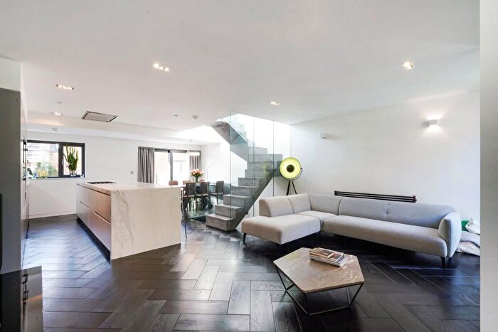 3 Bedroom End Of Terrace House For Sale In Camden Mews, Camden, NW1