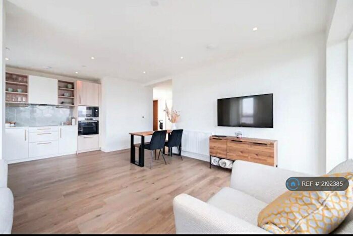2 Bedroom Flat To Rent In Alington House, London, N8