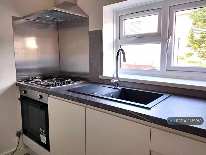 2 Bedroom Flat To Rent In Middleham Road, London, N18