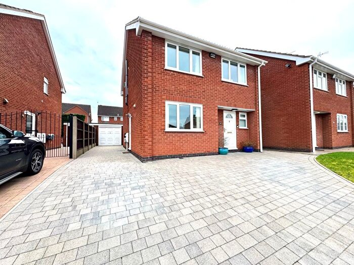 4 Bedroom Detached House For Sale In Hill Farm Avenue, Nuneaton, CV11