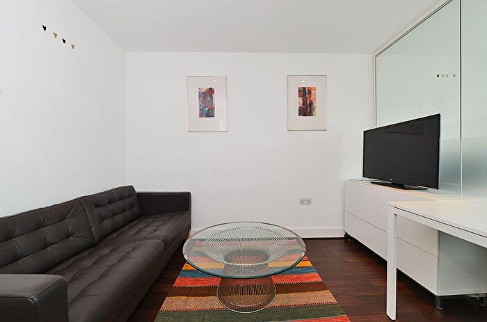 Studio To Rent In Long Lane, London, SE1