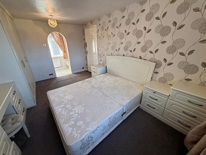3 Bedroom End Of Terrace House For Sale In Stamford Grove, Stalybridge, SK15
