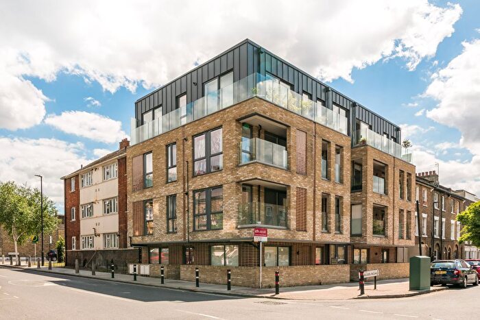 2 Bedroom Flat For Sale In Wanless Road, London, SE24
