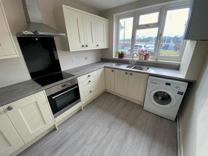 3 Bedroom Semi-Detached House To Rent In Haslucks Green Road, Shirley, Solihull, B90