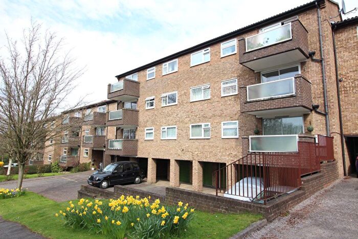 2 Bedroom Flat To Rent In Steeplands, Bushey, WD23