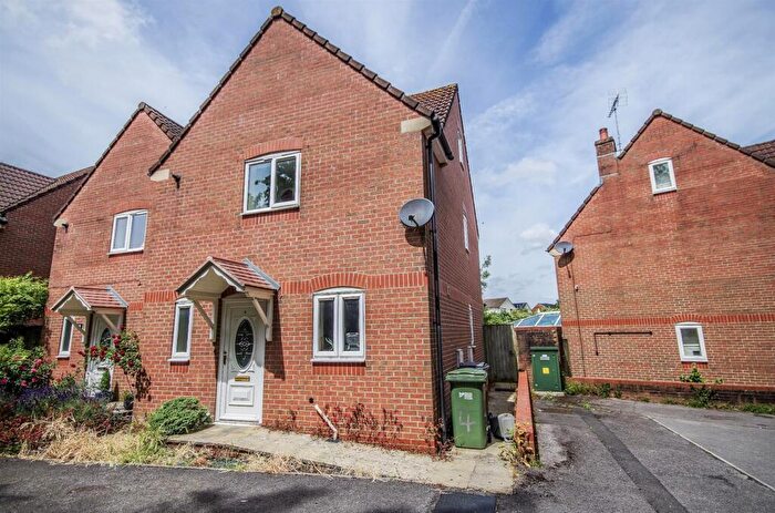 3 Bedroom Semi-Detached House To Rent In Old Barn Court, Cam, GL11