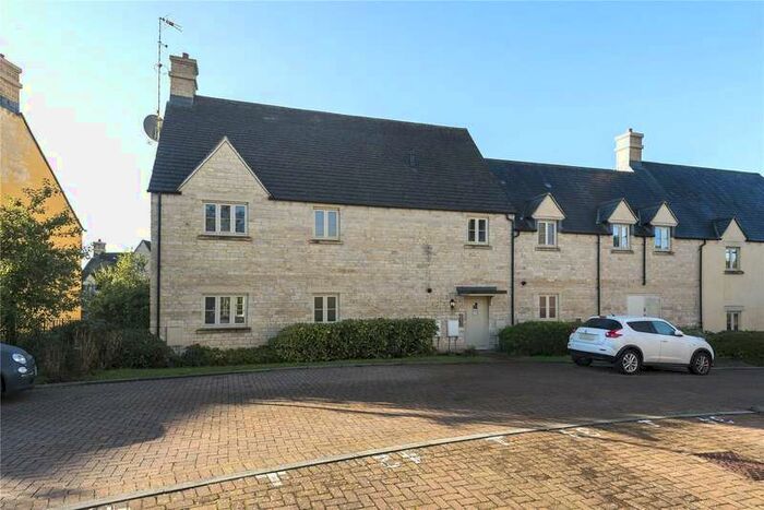 1 Bedroom Garage / Parking To Rent In Cross Close, Cirencester, GL7
