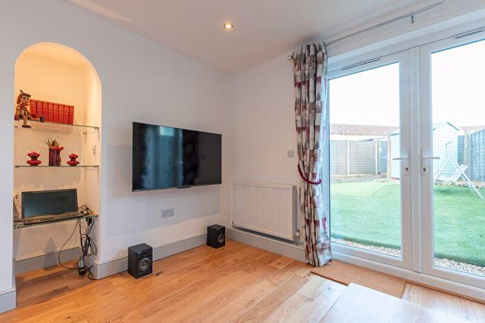 1 Bedroom Flat To Rent In Corunna Crescent, Oxford, OX4