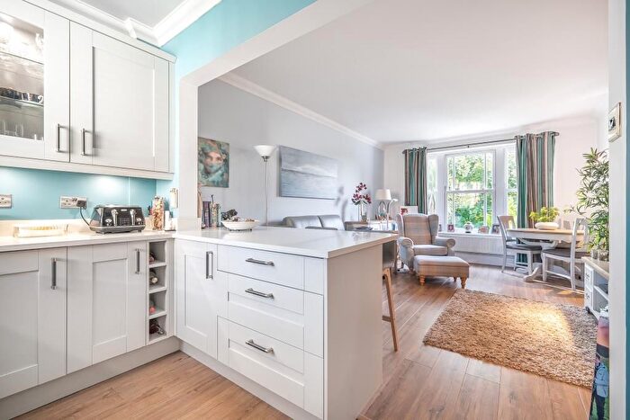 2 Bedroom Flat For Sale In Daceberry Court, Henley-On-Thames, RG9