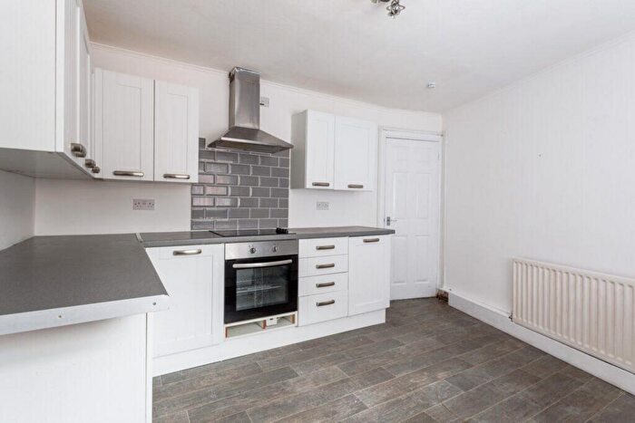 2 Bedroom Flat For Sale In Farnham Road, South Shields, NE34