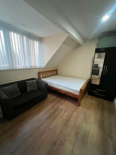 Apartment To Rent In Haunch Lane, Kings Heath, Birmingham, B13
