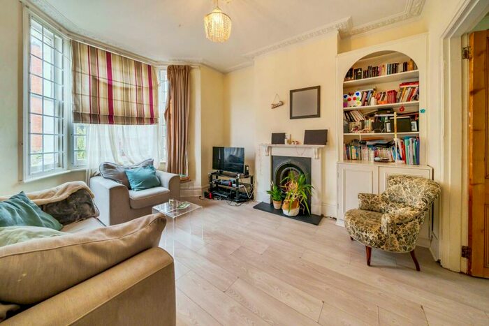 3 Bedroom Flat To Rent In Gowrie Road, Battersea, London, SW11