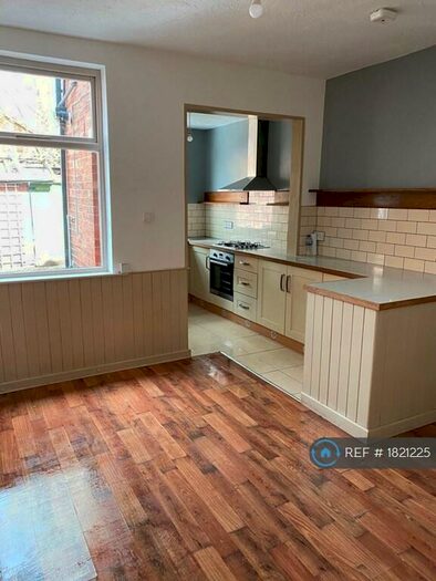 3 Bedroom End Of Terrace House To Rent In Hardwick Street, Chesterfield, S41