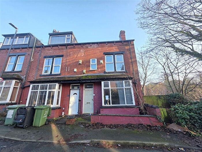 4 Bedroom Block Of Flats For Sale In The Village Street, Leeds, LS4