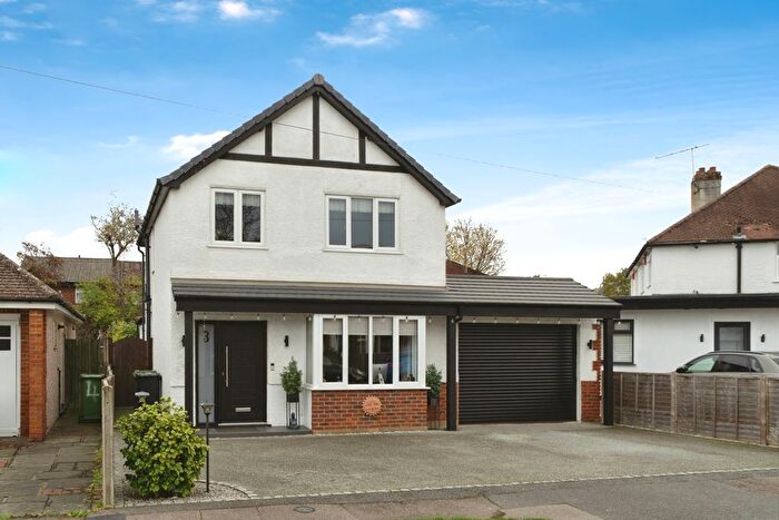 3 Bedroom Detached House For Sale In Barnett Close, Leatherhead, Surrey, KT22