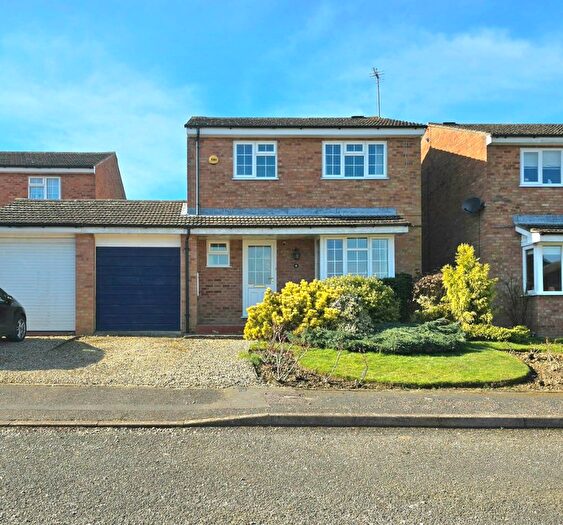 3 Bedroom Detached House For Sale In Sears Close, Flore, Northamptonshire, NN7