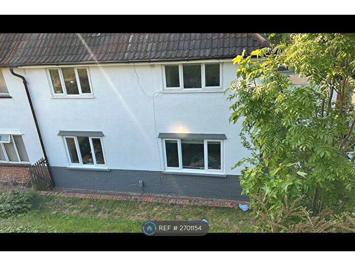 4 Bedroom Semi-Detached House To Rent In Auckland Drive, Brighton, BN2