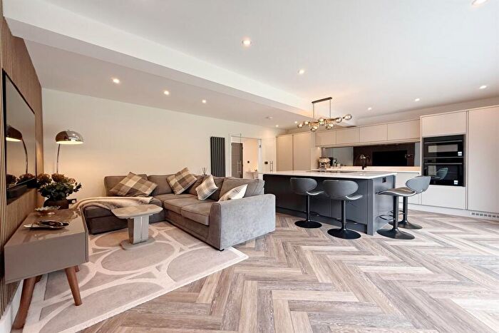 5 Bedroom Detached House For Sale In Victoria Way, Bramhall, SK7
