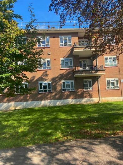 3 Bedroom Property To Rent In Eversleigh Road, London, N3