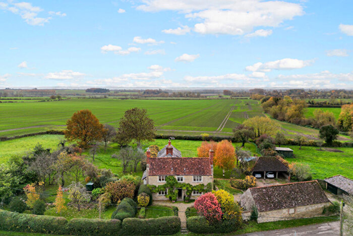 6 Bedroom Detached House For Sale In The Green, Denton, OX44