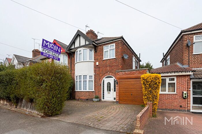 3 Bedroom Semi Detached House For Sale In Petworth Drive, Leicester, Leicestershire, LE3