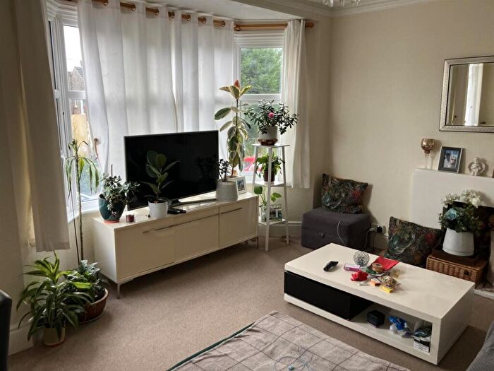 2 Bedroom Flat For Sale In Harrow Road, Worthing, BN11